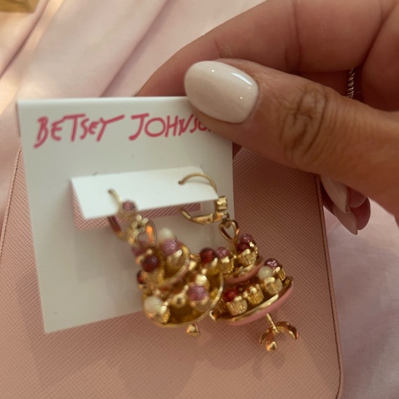 NWT Betsey Johnson Earrings - Picture 5 of 5